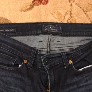 Lucky jeans size 6/28 Charlie pencil Capri